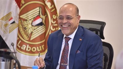 وزير العمل: 
