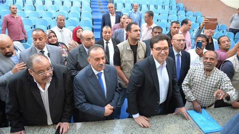 محافظ أسيوط ووزير