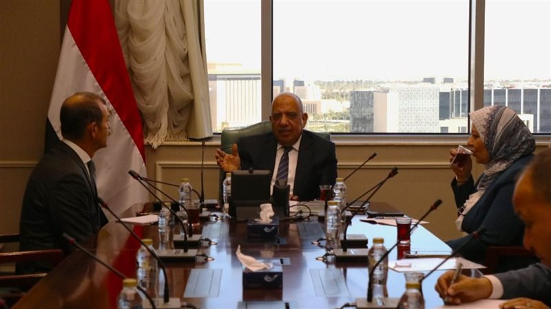 اجتماع وزير الكهرباء
