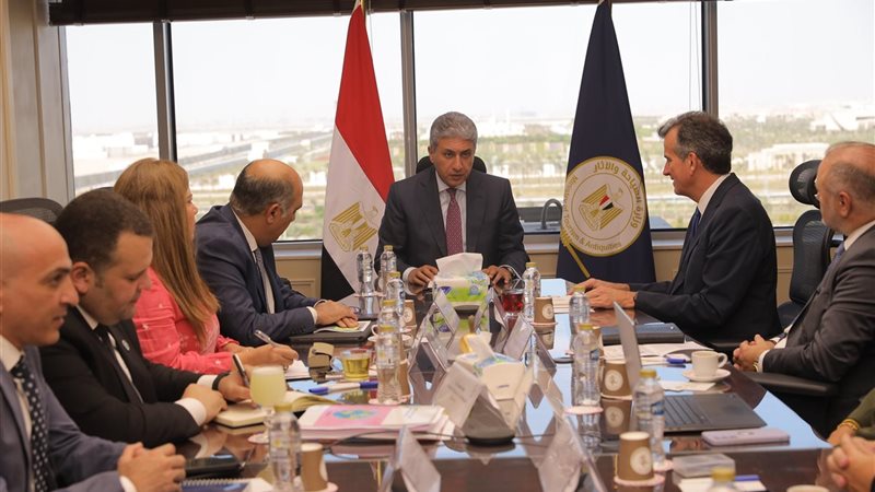اجتماع وزير السياحة