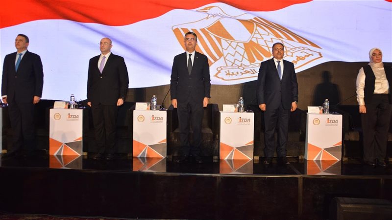 التموين توقع عقود