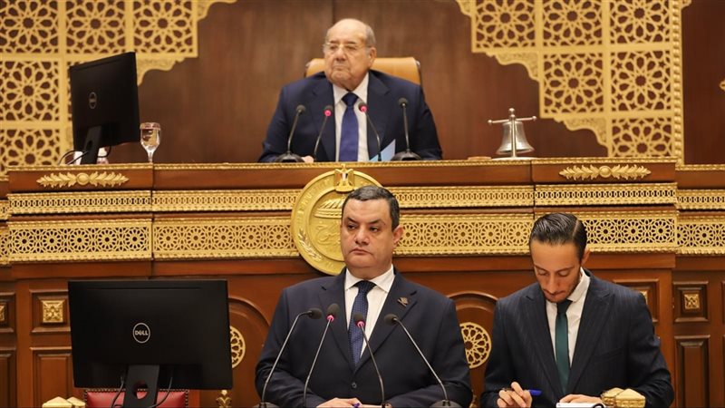 مناقشة تجديد العمل