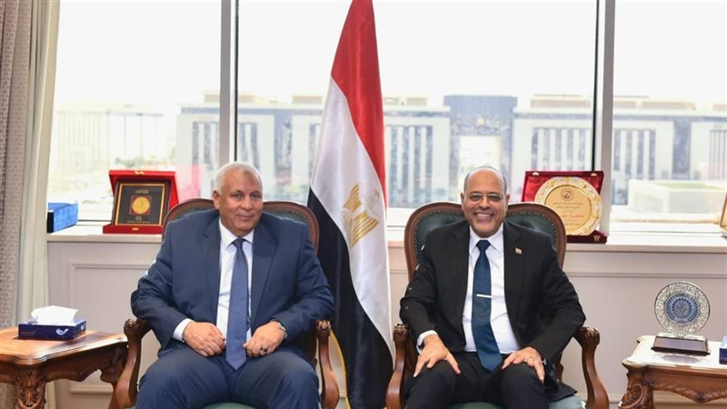 وزير العمل ومحافظ