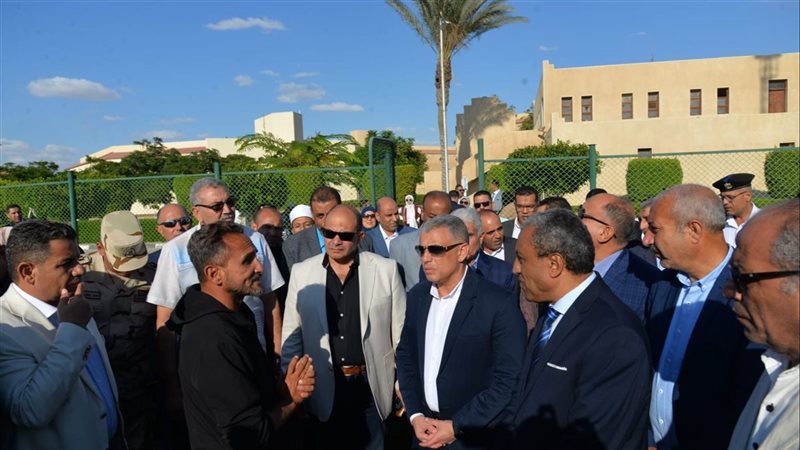 جانب من جولة المحافظ