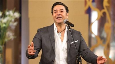 مدحت صالح يعقد جلسات عمل مكثفة لتسجيل أغانيه الجديدة