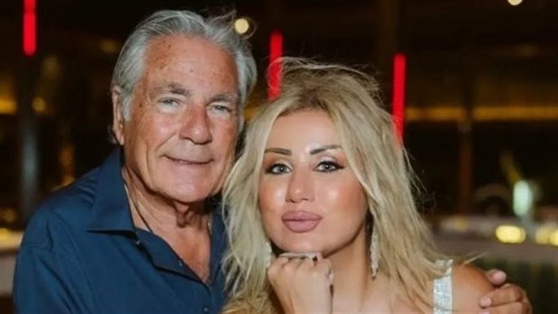 مصطفي فهمي مع احدي