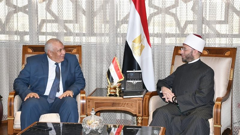 وزير الأوقاف ومحافظ