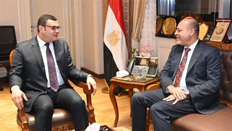 وزيرا الإسكان والعمل,