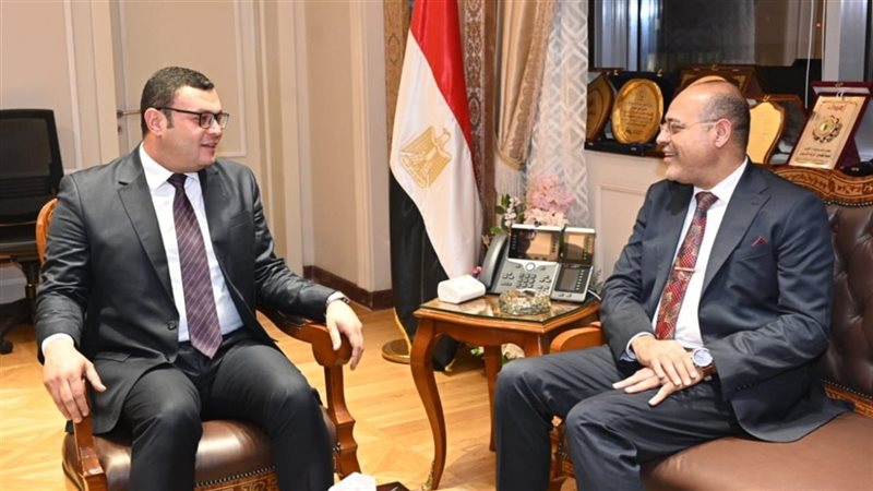 وزيرا العمل والإسكان