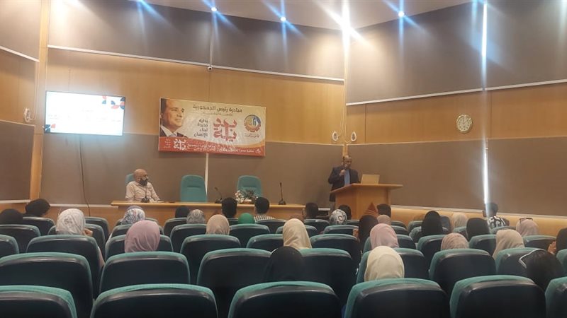 محاضرة بمكتبة مصر