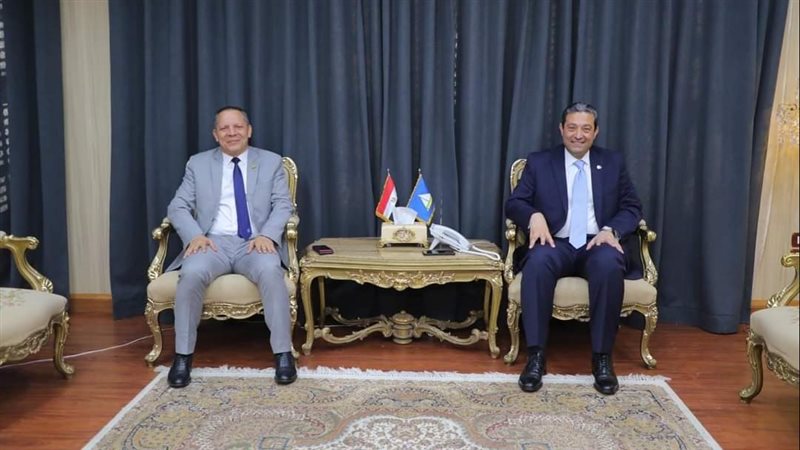 محافظ دمياط يستقبل