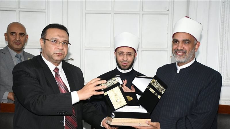وزير الأوقاف يكرم