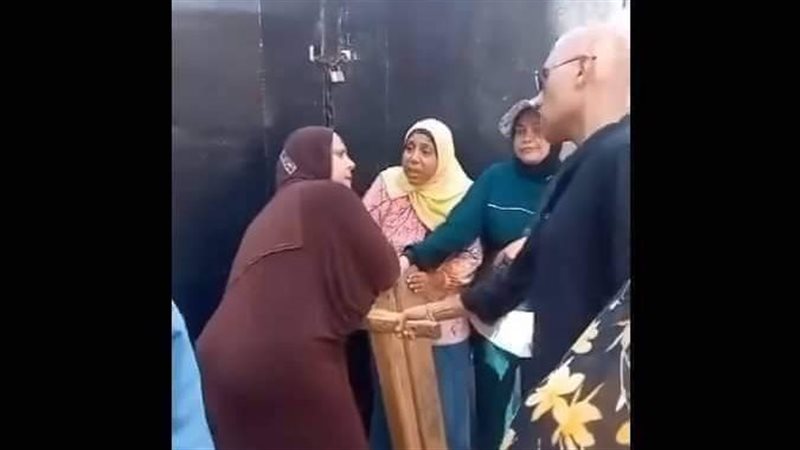 سيدة الديسك، فيتو