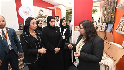 وزيرة التضامن ونظيرتها القطرية تتفقدان معرض ديارنا