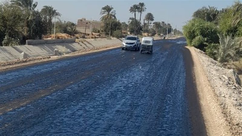 رصف طريق ترعة نجع