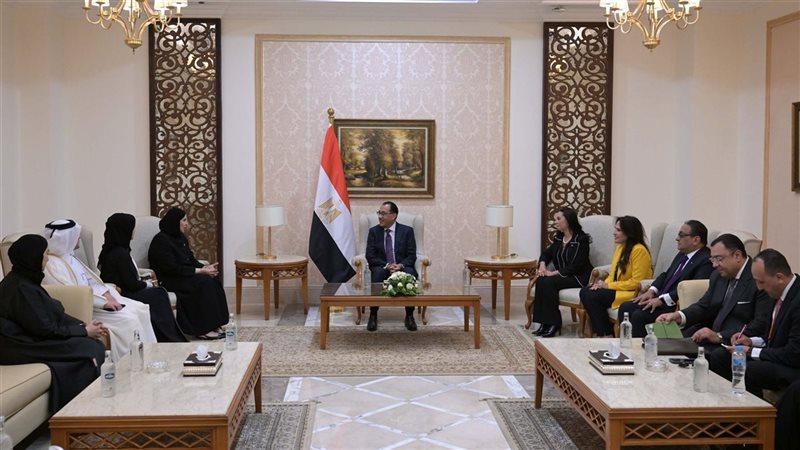 رئيس الوزراء ووزيرة