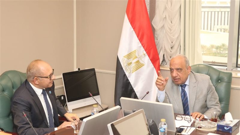 اجتماع وزير الكهرباء