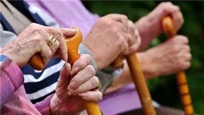 حالات يحق فيها للمسنين الحصول على مساعدة شهرية وفقا للقانون