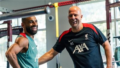 بالضحك، سلوت ينتقد إدارة ليفربول بسبب عدم تجديد عقد محمد صلاح 