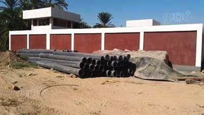 محافظ أسوان يوجه بسرعة الانتهاء من مشروع صرف صحى الجعافرة