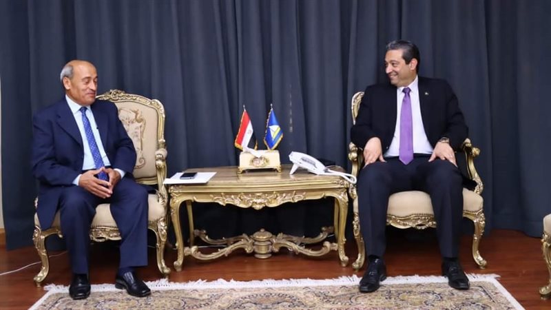 محافظ دمياط يستقبل