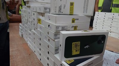 ننشر كراسة شروط مزاد الجمارك لبيع 60 ألف موبايل وساعات روليكس ولاب توب 
