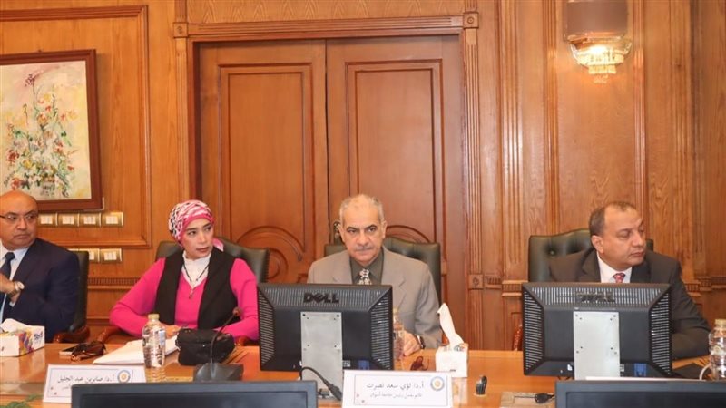 أثناء الاجتماع 