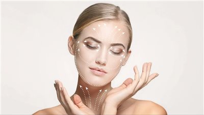 طرق طبيعية تخلصك من الخطوط حول العين 
