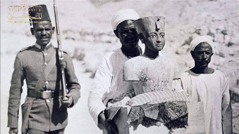 اكتشاف مقبرة توت