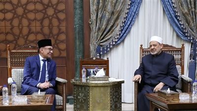 رئيس وزراء ماليزيا: شيخ الأزهر نموذج لفضائل الاعتدال على طريق الوسطية 