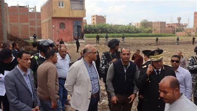 لتقصيرهم في عملهم، إقالة رئيسي قريتي باسوس وأبو الغيط بالقليوبية وإحالتهما للشئون القانونية