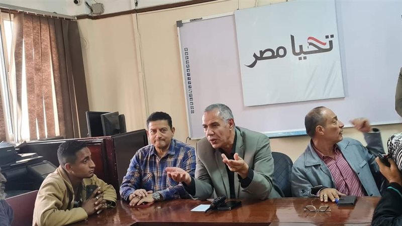 اجتماع لرئيس حي غرب
