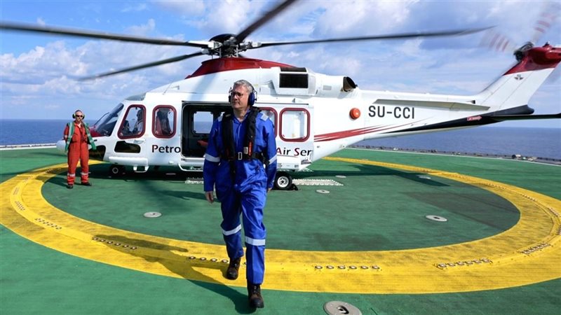 وزير البترول بمنطقة