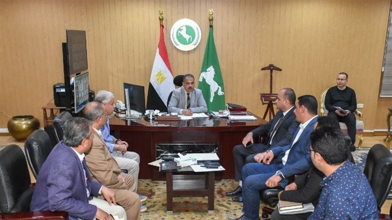   محافظ الشرقيةيجتمع