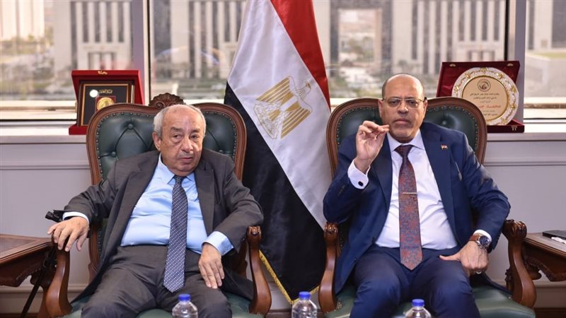وزير العمل يستقبل