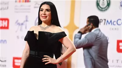 الأوبرا تحتضن حفل افتتاح الدورة 45 لمهرجان القاهرة السينمائي، حضور مميز لنجمات ونجوم الفن على الريد كاربت، فلسطين حاضرة بقوة بالفعاليات، ولمسة وفاء للراحلين 