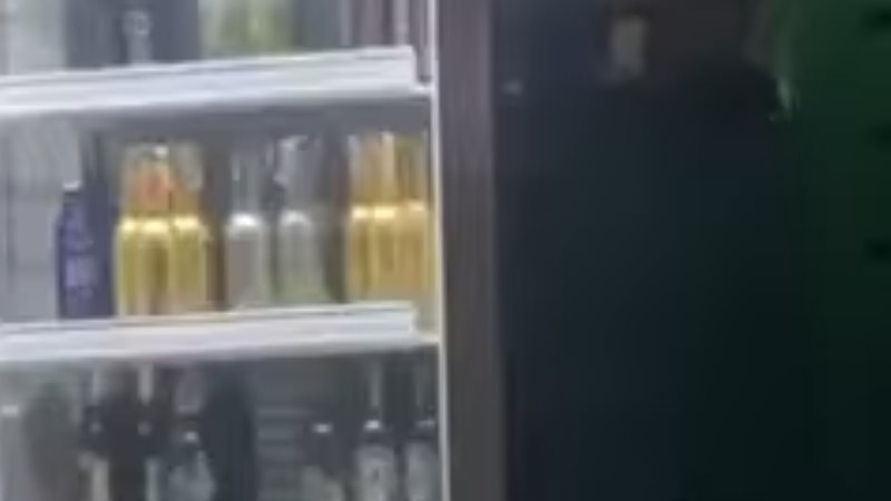 الخمور بالمقهى