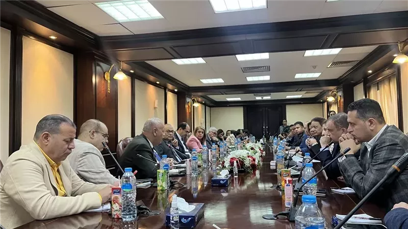 الكاتب الصحفي علاء
