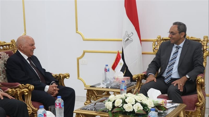 محافظ قنا ونقيب المعلمين،