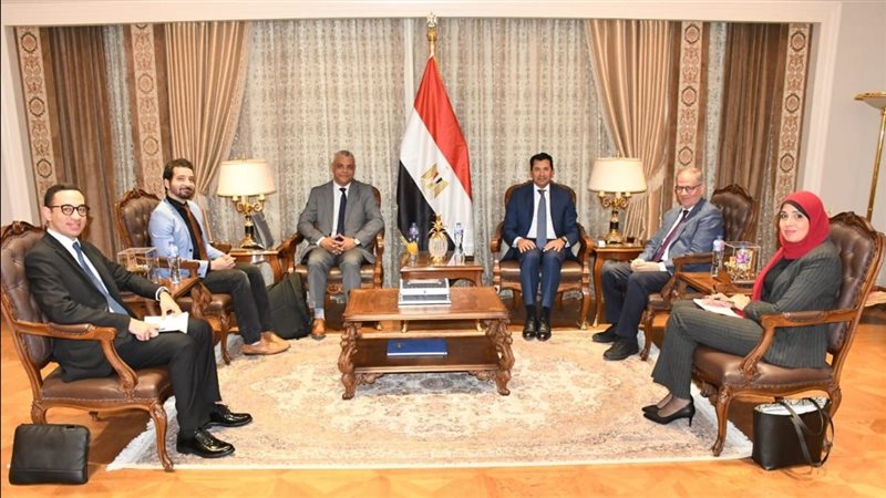صبحي يلتقي مدير المكتب