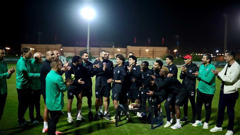 بيراميدز، فيتو