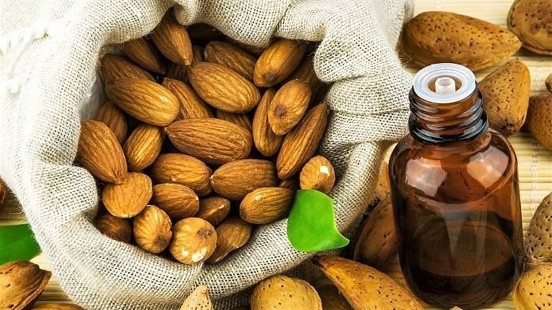 فوائد اللوز المر،