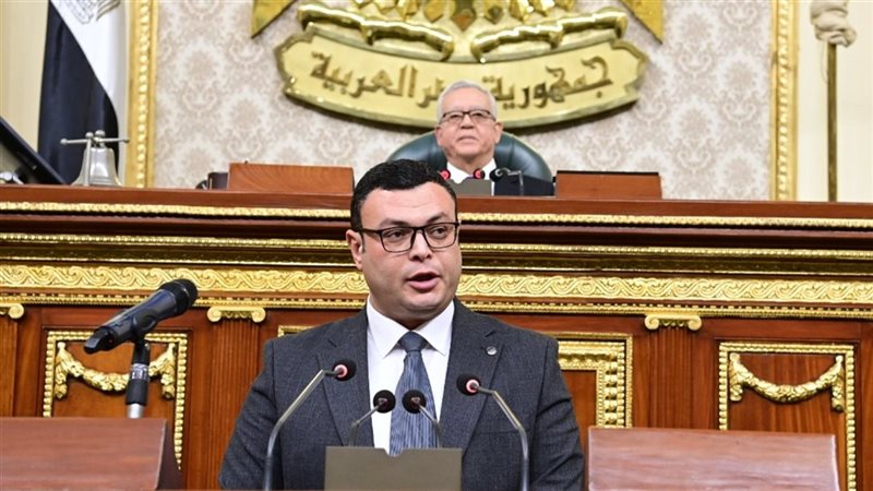 وزير الإسكان أمام