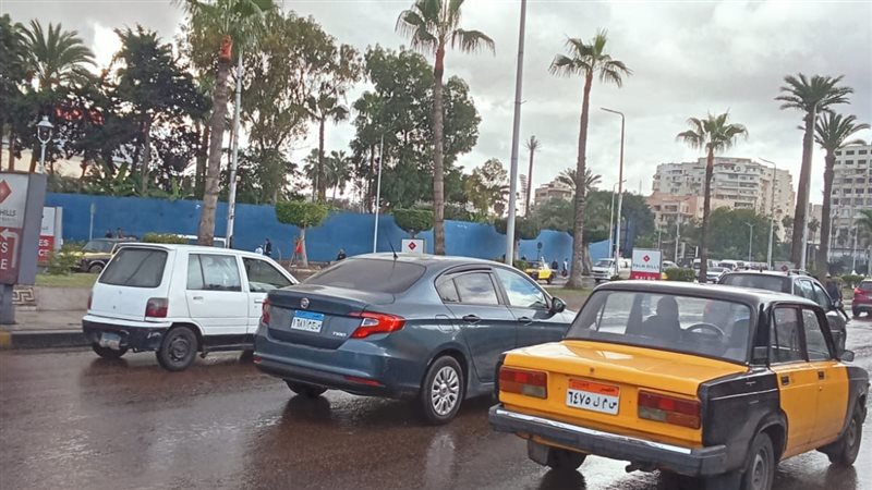 تجمعات للمياه بالشوارع