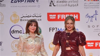 ليلى علوي وإلهام شاهين على السجادة الحمراء للفيلم السوري