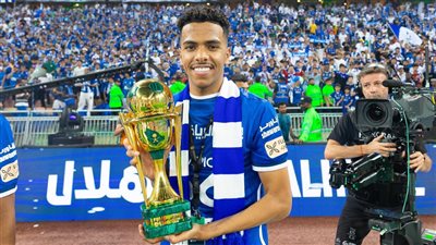الهلال السعودي يصدم أندية أوروبا ويتمسك بلاعبه