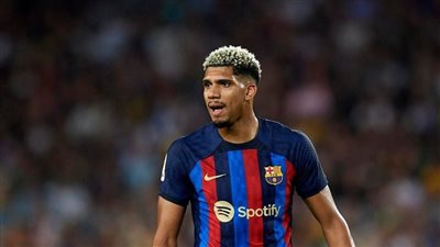 كواليس حديث ليفاندوفسكي لإقناع أراوخو بالاستمرار مع برشلونة