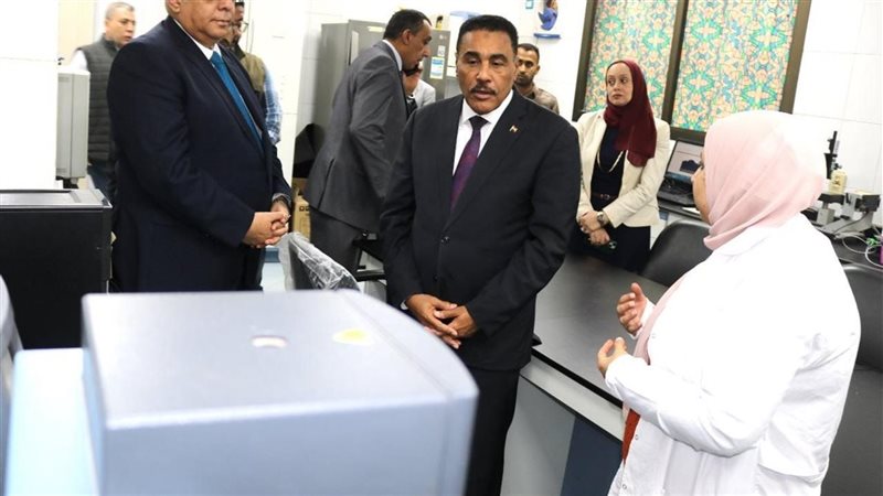 محافظ مطروح يبحث