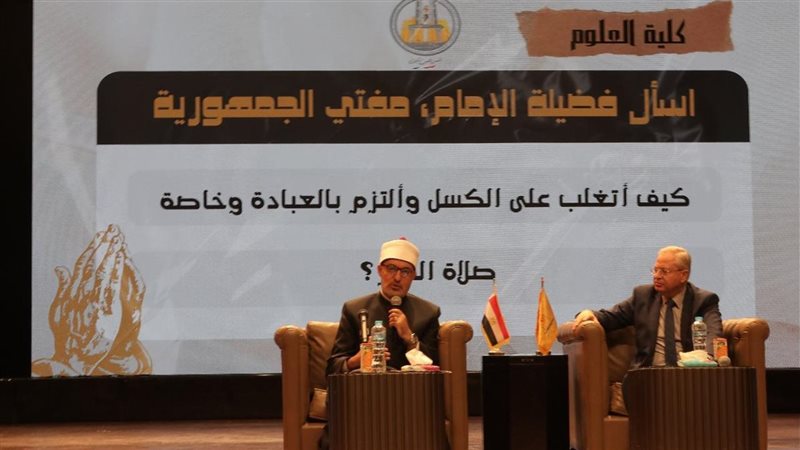 الدكتور نظير عياد،