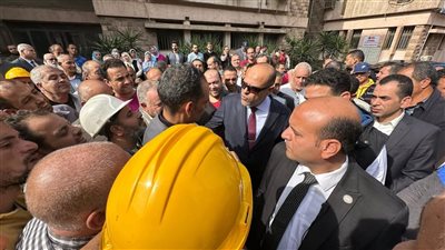 وزير العمل يزور شركة النصر للمسبوكات ويعلن صرف أجور العمال من صندوق الطوارئ (صور)